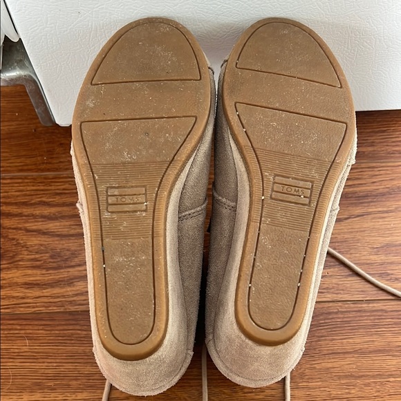 Toms Tan Kala Wedge Genuine Suede Shoes - Picture 4 of 6